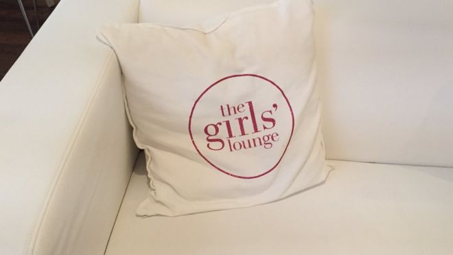 Диванная подушка для девочек