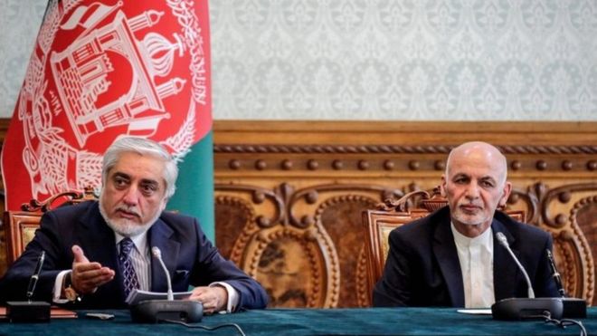 Abdullah Abdullah (left) and Afghan President Ashraf Ghani at a signing ceremony in Kabul. Photo: 17 May 2020