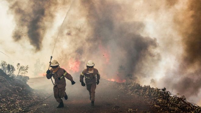 Portuguese Republican National Guard soldiers battle with a forest fire in Capela Sao Neitel, Alvaiazere, central Portugal, 18 June 2017.