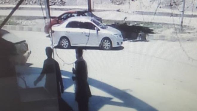 Автомобиль Мэн Лиси и Ли Синьхэн был похищен в