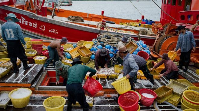 แรงงานข้ามชาติเหล่านี้จำนวนไม่น้อย ตกเป็นเหยื่อของการถูกเอารัดเอาเปรียบการใช้แรงงานเยี่ยงทาส