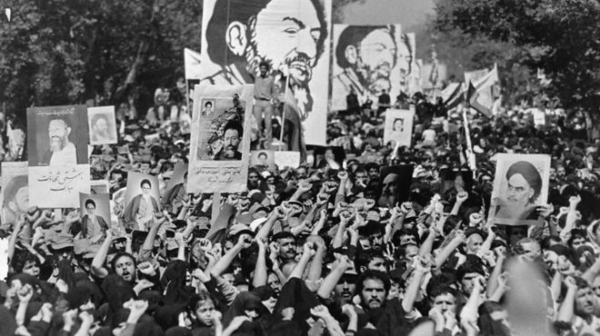 İran'da 1980'de Humeyni'ye destek gösterisi