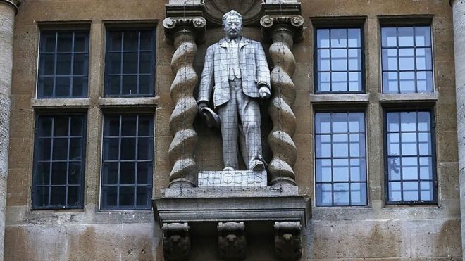 Cecil Rhodes'in Oxford Üniversitesi'nin Oriel Koleji'ndeki heykeli