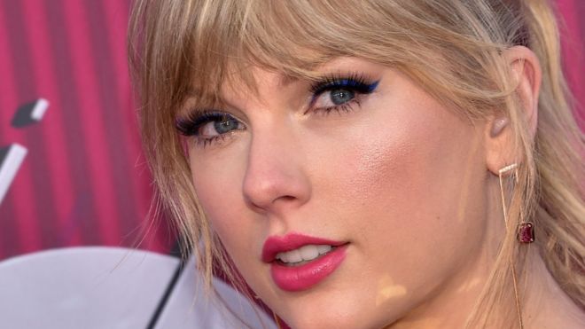 Taylor Swift Donates 86000 To Tennessee Lgbt Group Bbc News