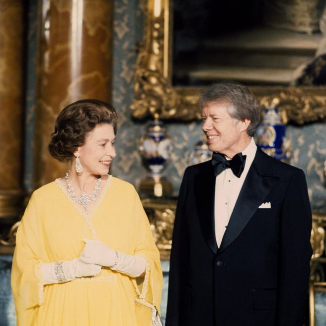 Boqoradda iyo madaxweyne Jimmy Carter oo sanadkii 1977-dii ku kulmay qasriga Buckingham.