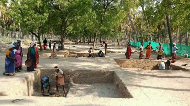 கீழடி 6ஆம் கட்ட அகழாய்வு: முதுமக்கள் தாழிகள் கண்டுபிடிப்பு