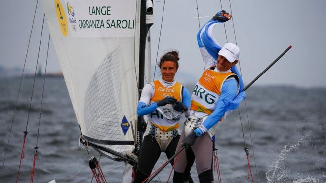 Santiago Lange y Cecilia Carranza celebran su oro en vela