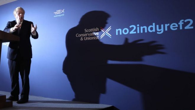 Борис Джонсон на презентации манифеста шотландского тори