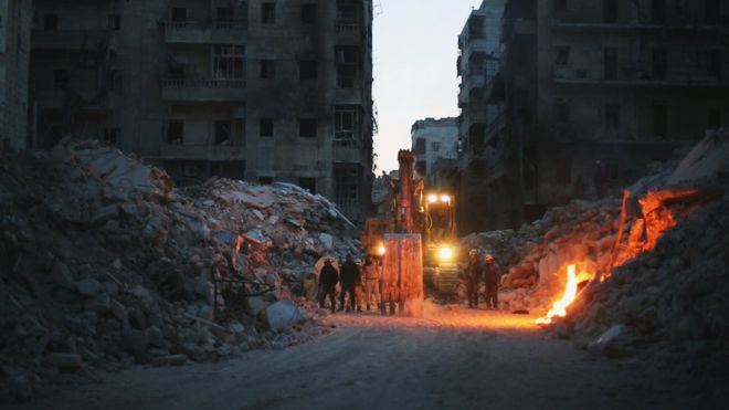 В Алеппо загорелся экскаватор