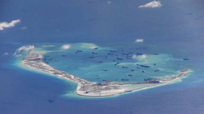 Barcos chinos en las islas Spratly.