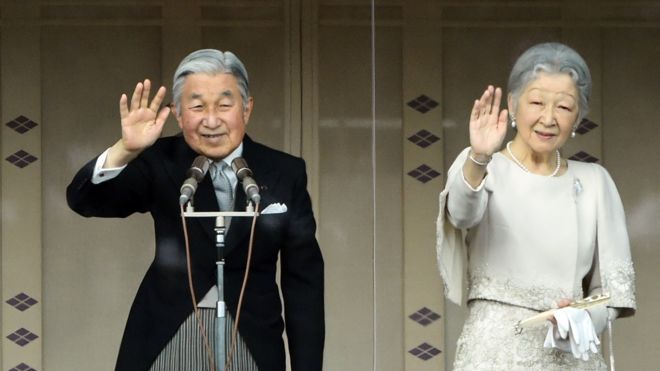Японский император Акихито и жена