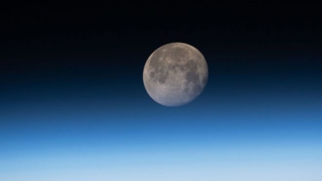 Lua vista a partir da Estação Espacial Internacional