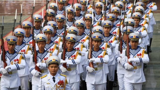 Hải quân Việt Nam diễu binh trong buổi lễ tiếp đón Chủ tịch Trung Quốc Tập Cận Bình hồi tháng 11/2017
