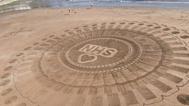 Песочное искусство для Национальной службы здравоохранения на пляже Торки