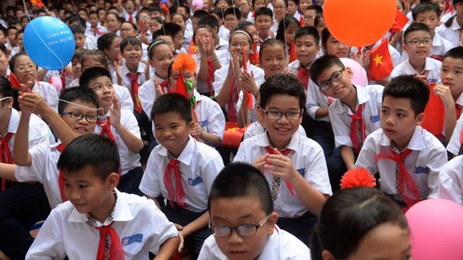 Học sinh dự lễ khai giảng năm học 2016