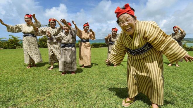 這幾位沖繩老人家是女子樂隊KBG84的歌手，平均年齡84歲。
