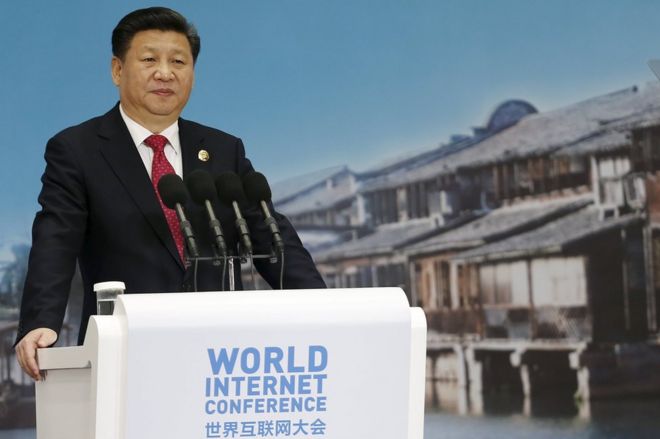 Президент Китая Си Цзиньпин выступает с речью на открытии 2-й ежегодной Всемирной интернет-конференции в городе Уцзэнь города Цзясин, провинция Чжэцзян, Китай, 16 декабря 2015 года.