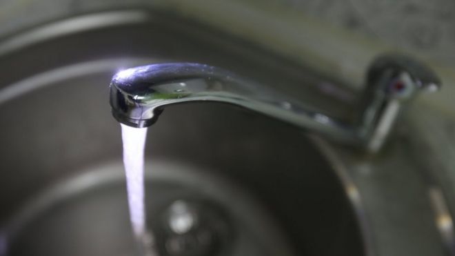 вода