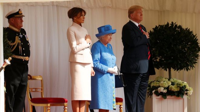 Королева приветствует Дональда и Меланию Трамп в Виндзорском замке