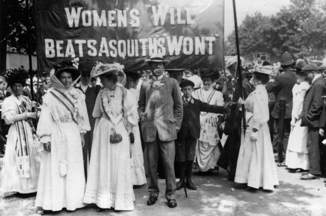 Sufragistas británicas protestan contra el gobierno de Asquith en 1908.
