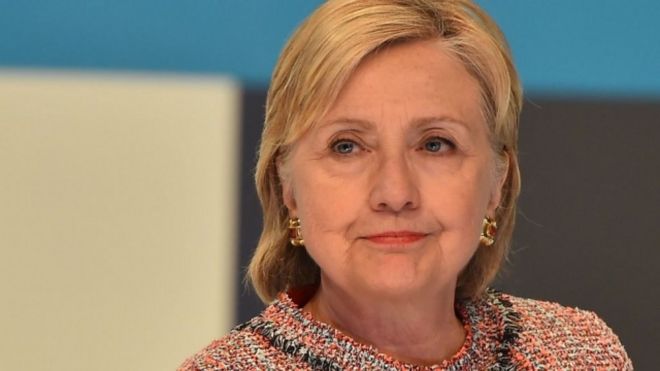 今秋の米大統領選で民主党候補になる見通しのヒラリー・クリントン前国務長官は2日、長官時代に私用メール・サーバーを公務で使っていた問題をめぐる連邦捜査局（FBI）の事情聴取を受けた。BBCのローラ・ビッカー記者がリポートする。