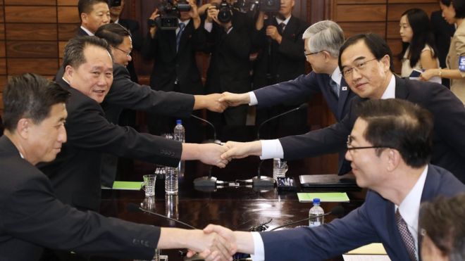 South Korean Unification Minister Cho Myoung-Gyon (2nd R) shakes hands with his North Korean counterpart Ri Son Gwon (2nd L) after their meeting on August 13, 2018 in Panmunjom, North Korea