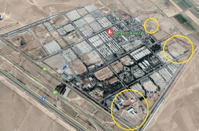 بر اساس این گزارش، دایره‌های زرد محل گورهای جمعی احتمالی در حاشیه گورستان بهشت رضا در مشهد است