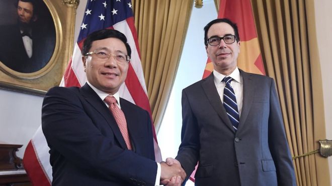 Bộ trưởng Tài chính Hoa Kỳ Steven Mnuchin gặp Phó Thủ tướng, Bộ trưởng Ngoại giao Việt Nam Phạm Bình Minh hôm 23/05