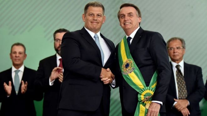 Gustavo Bebianno e Jair Bolsonaro com a faixa presidencial