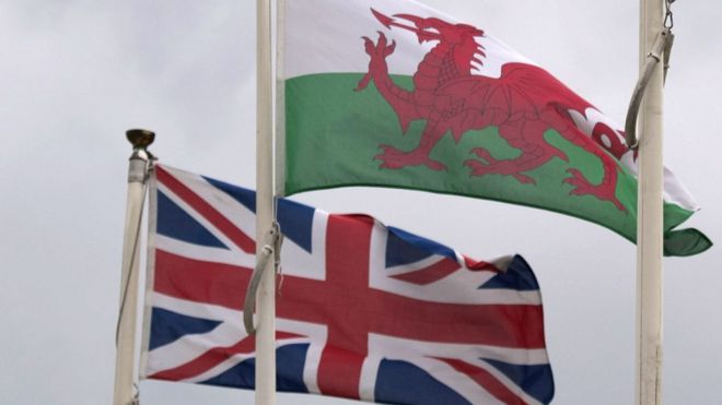 Флаги Великобритании и Уэльса
