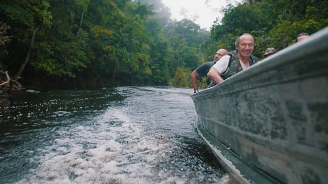 La expedición en un bote.