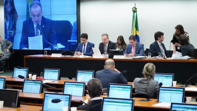 Sessão para leitura do parecer do relator da proposta na Comissão Especial Samuel Moreira (PSDB-SP)