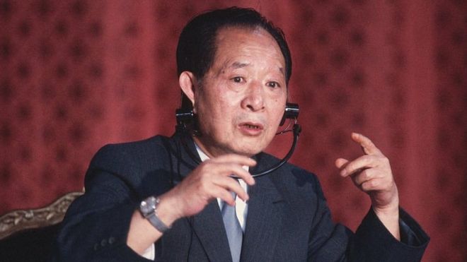 1986年，胡耀邦访问法国巴黎。