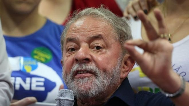 На изображении, датированном 4 марта 2016 года, изображен бывший президент Бразилии Луис Инасиу Лула да Силва во время пресс-конференции в Сан-Паулу, Бразилия.