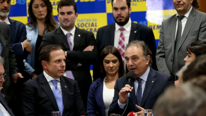 O prefeito de São Paulo, João Doria(esq) com o líder do PSDB na Câmara, Ricardo Tripoli e outros congressistas tucanos