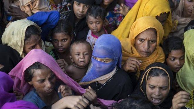 15 сентября 2017 года в Танхали, Бангладеш, Рохингья обратилась за одеждой и едой