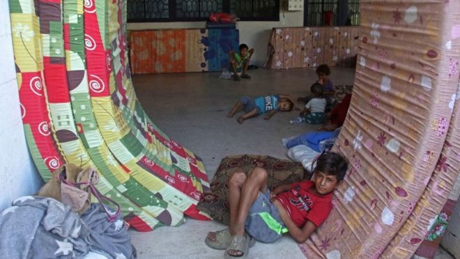 أجبرت جولة الاشتباكات الأخيرة العائلات على الفرار خارج المخيم