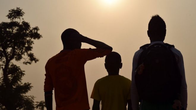 Трое детей, которые утверждают, что являются жертвами или свидетелями сексуальных надругательств над несовершеннолетними со стороны миротворцев в Центральноафриканской Республике