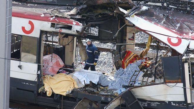 Imagen de un vagón destrozado tras la explosión.