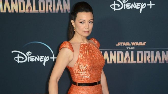 Минг-На Вен прибывает на премьеру фильма Disney + «Мандалорианец»