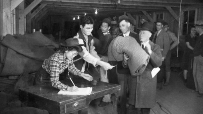 Nipo-americanos levados a campos nos EUA durante a Segunda Guerra