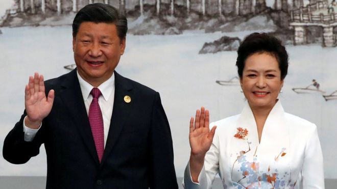 Президент Китая Си Цзиньпин и его жена Пэн Лиюань присутствуют на приветственном банкете на саммите БРИКС в Сямыне, Китай, 4 сентября 2017 года.