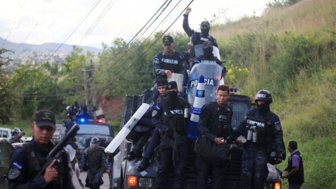 La unidad de policía de élite Cobra aseguró que no acatará órdenes del gobierno.