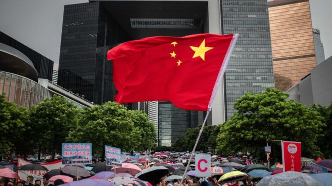 香港建制派多次举行集会，支持警察执法，但人数大多比示威支持者一方少。