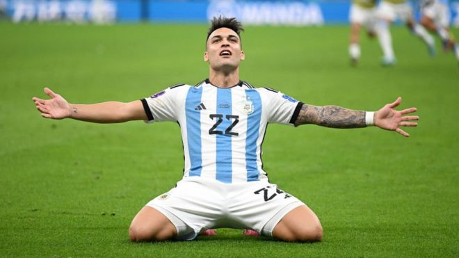 Lautaro Martínez celebra el triunfo de Argentina