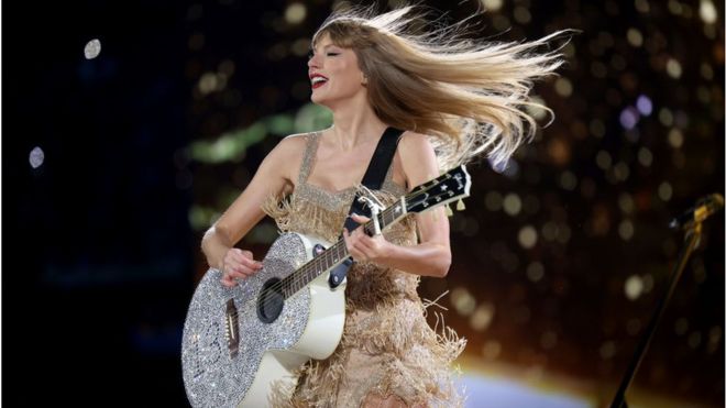 Taylor Swift se apresentando no The Eras Tour