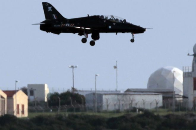 Самолет RAF Hawk приземляется на базе Акротири, Кипр, 19 марта 11