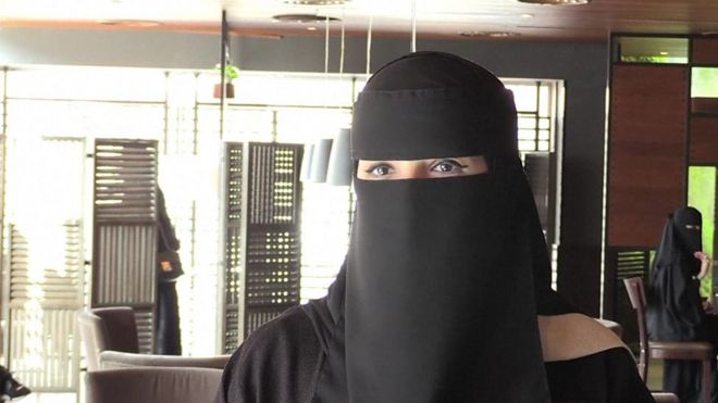 سعودية تبدي ترحيبها بقرار السماح للمرأة بالقيادة في المملكة