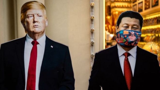 Hình ảnh hai lãnh đạo Mỹ - Trung tại một cửa hàng lưu niệm Moscow, ngày 3/6
