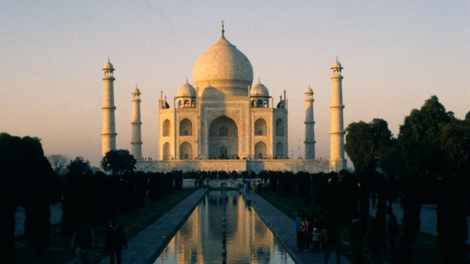 Fotografia do Taj Mahal no final da tarde